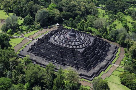 El relieve de Borobudur: ¿Una puerta hacia la iluminación divina?