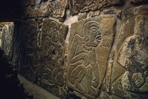 El Muro de las Flores Danzantes y Deslumbrantes: Explorando la Maestría del Arte Silla en el Siglo VIII