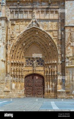 El Panteón de Reyes en la Catedral de San Antolín, una Obra Maestra de la Escultura Románica y un Testimonio del Poder Real!